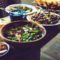 tervislik toit söök jook salat klaasist kruus oad pasteet laud